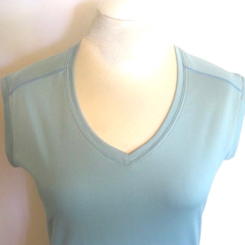 Alo Coolfit Sleeveless Tank Top - Picture 2 of 9
